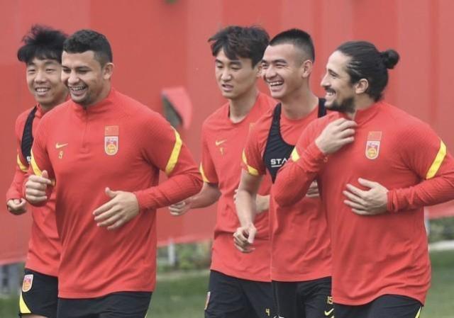 乐鱼电竞官网-国足人员框架已趋于稳定 中卫组合成首要解决问题